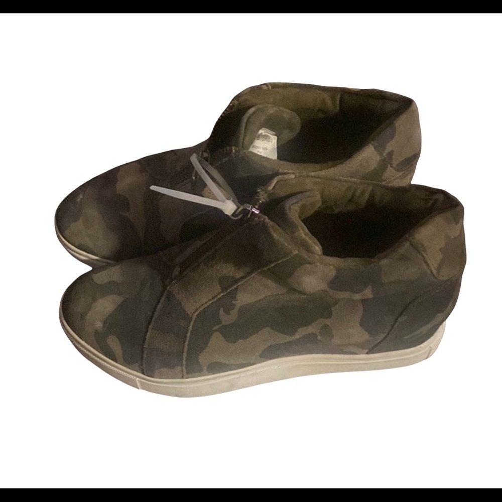 Blondo camo wedge